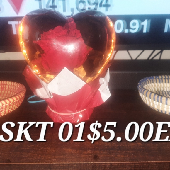 Ladies hand Bags and steak fans and ART,necklaces. Keys chains. - Picture 4 of 16